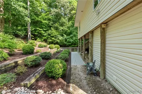 Exterior - 175 N Oakes Cir, Saluda, VA 23149 photo 3 of 18