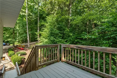 Exterior - 175 N Oakes Cir, Saluda, VA 23149 photo 15 of 18