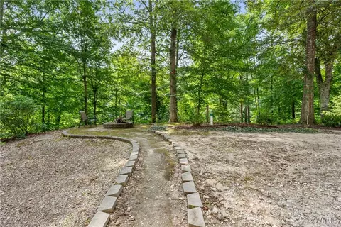 Exterior - 175 N Oakes Cir, Saluda, VA 23149 photo 16 of 18