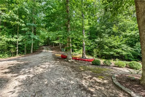 Exterior - 175 N Oakes Cir, Saluda, VA 23149 photo 17 of 18