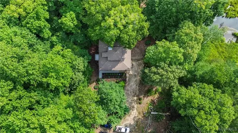 Exterior - 175 N Oakes Cir, Saluda, VA 23149 photo 4 of 18