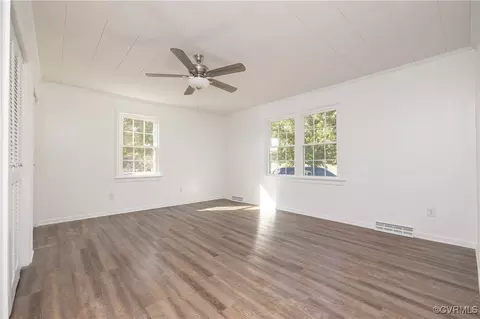 Living - 19503 Ahern Rd, Moseley, VA 23120 photo 5 of 5