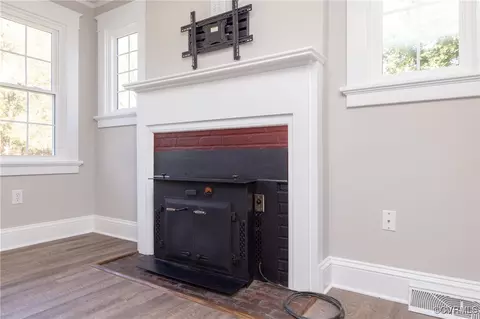 Living - 19503 Ahern Rd, Moseley, VA 23120 photo 3 of 5