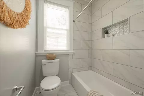Bath - 2304 3rd Ave, Richmond, VA 23222 photo 2 of 3