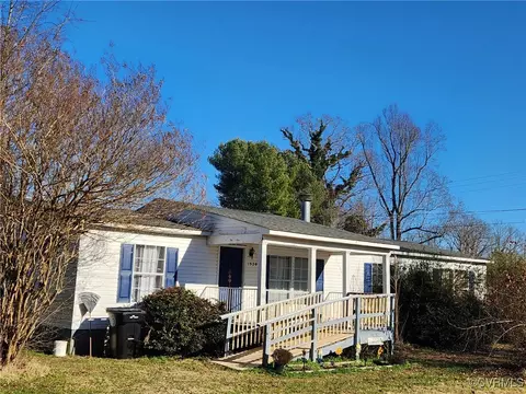 1520 Lunenburg Ave, Victoria, VA 23974