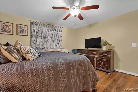 Bedroom - 9880 Knobs Hill Ln, Amelia Court House, VA 23002 photo 3 of 7