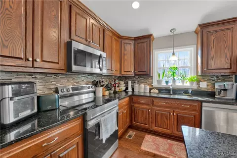 Kitchen - 9880 Knobs Hill Ln, Amelia Court House, VA 23002 photo 2 of 3