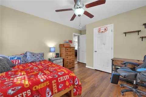 Bedroom - 9880 Knobs Hill Ln, Amelia Court House, VA 23002 photo 5 of 7