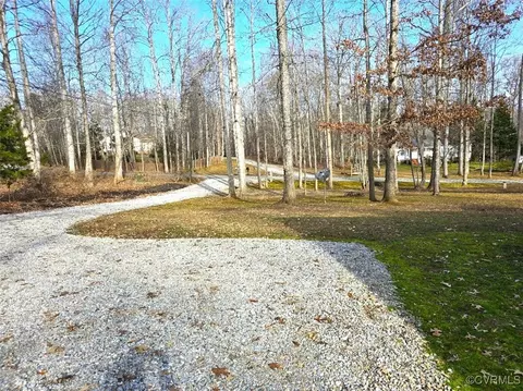 Exterior - 9880 Knobs Hill Ln, Amelia Court House, VA 23002 photo 2 of 8