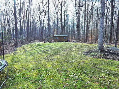 Exterior - 9880 Knobs Hill Ln, Amelia Court House, VA 23002 photo 7 of 8