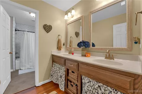 Bath - 9880 Knobs Hill Ln, Amelia Court House, VA 23002 photo 1 of 3
