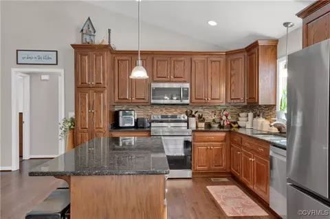 Kitchen - 9880 Knobs Hill Ln, Amelia Court House, VA 23002 photo 3 of 3