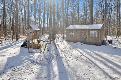 Exterior - 9880 Knobs Hill Ln, Amelia Court House, VA 23002 photo 6 of 8