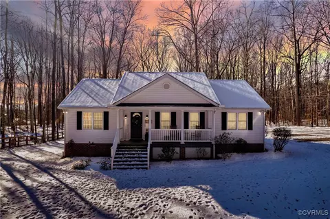 Exterior - 9880 Knobs Hill Ln, Amelia Court House, VA 23002 photo 3 of 8