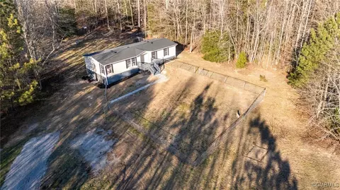 20033 River Town Rd, Yale, VA 23897