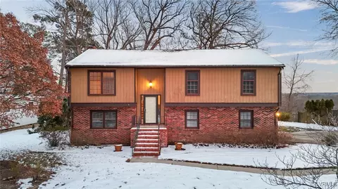 107 Breezy Hill Dr, Colonial Heights, VA 23834