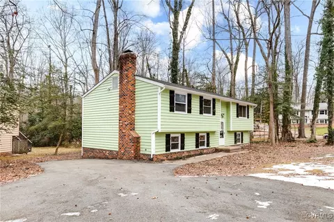 Exterior - 13208 Gate Post Ct, Midlothian, VA 23112 photo 3 of 5
