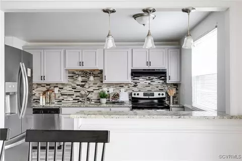 Kitchen - 13208 Gate Post Ct, Midlothian, VA 23112 photo 8 of 8