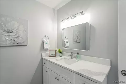 Bath - 906 Whitehead Rd, Richmond, VA 23225 photo 2 of 5
