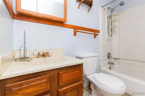 Bath - 5950 Warwick Rd, Richmond, VA 23224 photo 1 of 2
