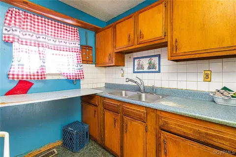Kitchen - 5950 Warwick Rd, Richmond, VA 23224 photo 3 of 3