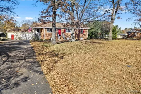 5428 W Hundred Rd, Chester, VA 23831