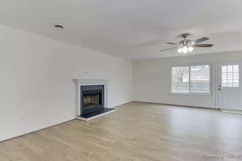Living - 1 Ruby Ct, Hampton, VA 23666 photo 1 of 8