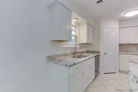 Kitchen - 1 Ruby Ct, Hampton, VA 23666 photo 2 of 6