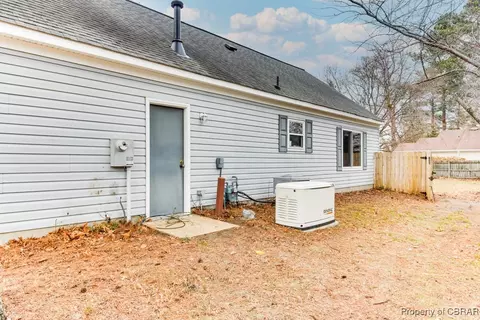 Exterior - 1 Ruby Ct, Hampton, VA 23666 photo 5 of 6