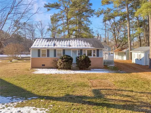 615 Birdsong Rd, Petersburg, VA 23805