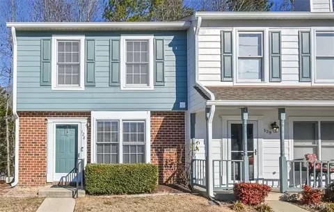 128 Arlington Sq, Ashland, VA 23005