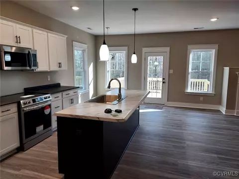 Kitchen - 14271 Stage Rd, Lanexa, VA 23089 photo 2 of 2