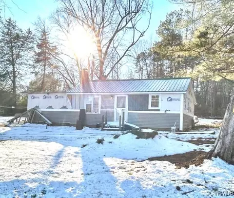 110 Locust Grv, Cartersville, VA 23027