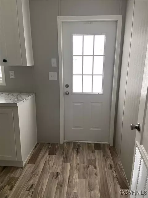 18 Smith St, Dendron, VA 23839 photo 4