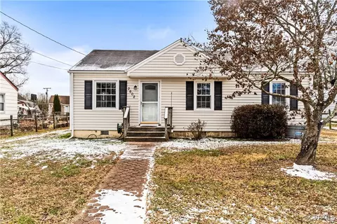 2602 Petersburg St, Hopewell, VA 23860