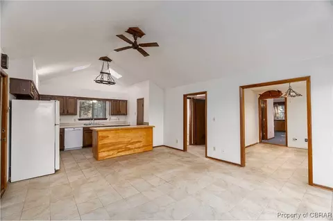4128 Eagle Rd, Hayes, VA 23072 photo 4