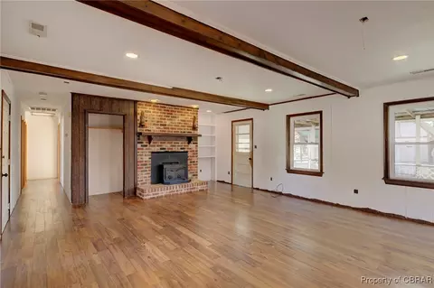 Living - 7450 Matoaka Ave, Gloucester Point, VA 23062 photo 3 of 6