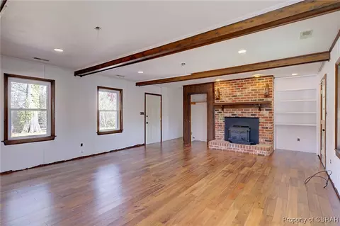 Living - 7450 Matoaka Ave, Gloucester Point, VA 23062 photo 4 of 6