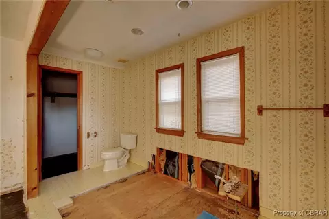 Bath - 7450 Matoaka Ave, Gloucester Point, VA 23062 photo 3 of 3