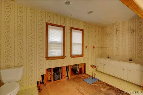 Bath - 7450 Matoaka Ave, Gloucester Point, VA 23062 photo 2 of 3