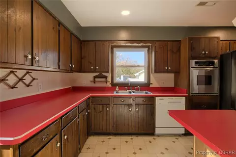 Kitchen - 7450 Matoaka Ave, Gloucester Point, VA 23062 photo 4 of 4