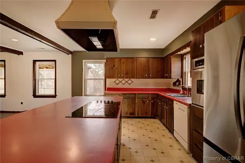 Kitchen - 7450 Matoaka Ave, Gloucester Point, VA 23062 photo 3 of 4