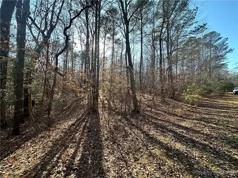 5 2 Indian Springs Ln, Gloucester, VA 23061