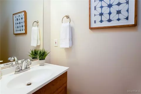 Bath - 423 12 S Laurel St, Richmond, VA 23220 photo 1 of 3