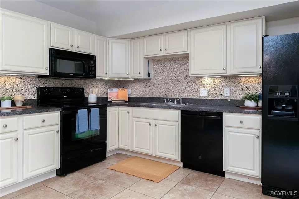 Kitchen - 423 12 S Laurel St, Richmond, VA 23220 photo 1 of 4
