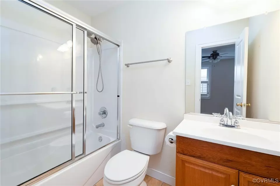 Bath - 423 12 S Laurel St, Richmond, VA 23220 photo 3 of 3
