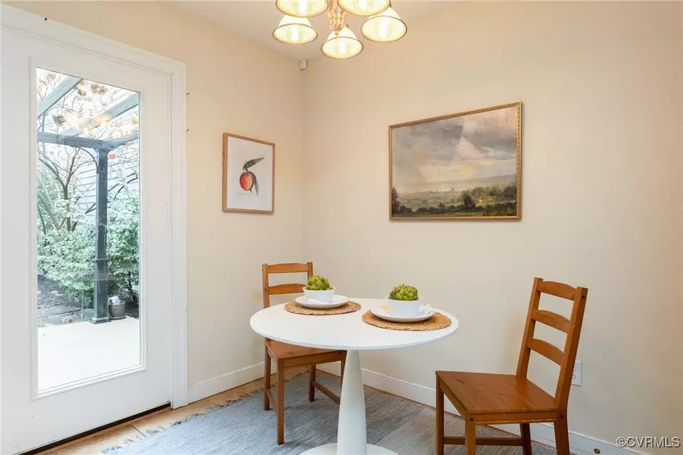 Dining - 423 12 S Laurel St, Richmond, VA 23220 photo 4 of 6