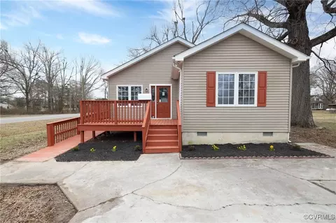 407 W 4th St, Blackstone, VA 23824