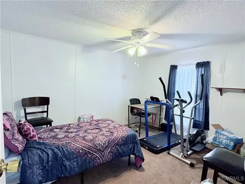Bedroom - 2904 E Courthouse Rd, Crewe, VA 23930 photo 2 of 3