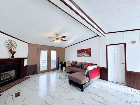 Living - 2904 E Courthouse Rd, Crewe, VA 23930 photo 2 of 2